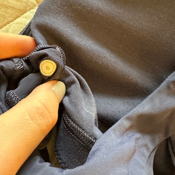 Lululemon Invigorate Bra size 6, navy - Picture 3 of 3